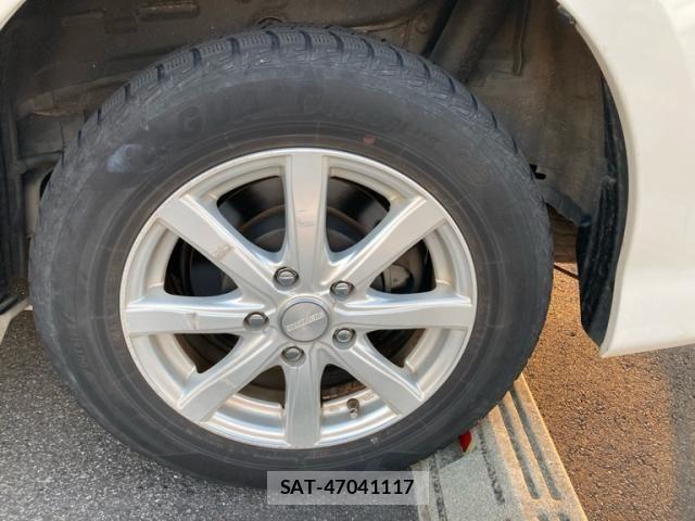 Toyota ISIS 2011-08 7454987-6