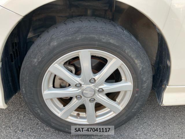 Toyota ISIS 2011-08 7454987-7
