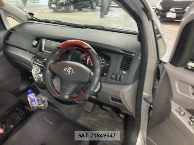 Toyota ISIS 2006-07 7617204-11