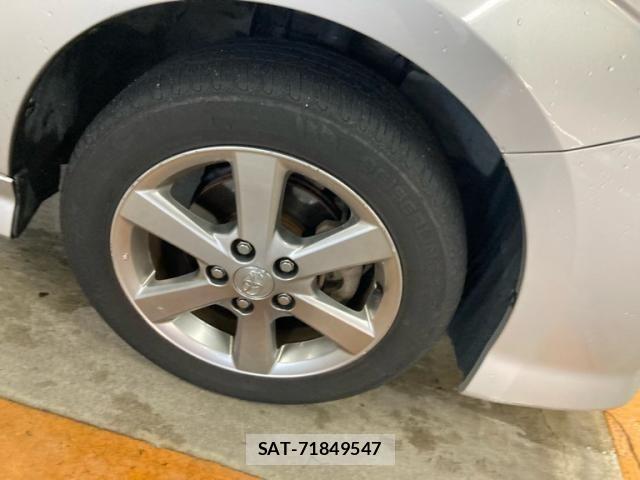 Toyota ISIS 2006-07 7617204-6