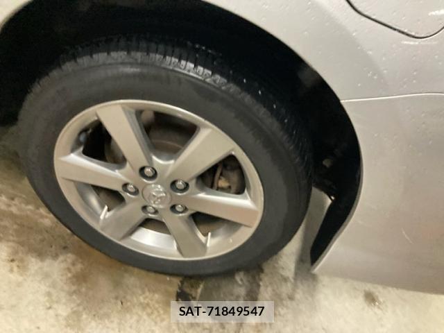 Toyota ISIS 2006-07 7617204-7