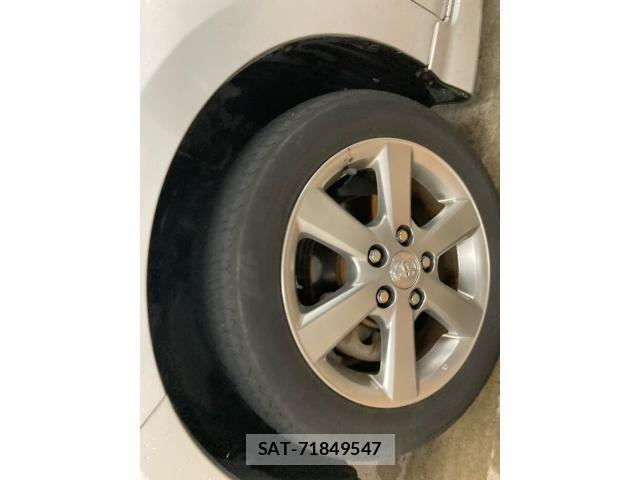 Toyota ISIS 2006-07 7617204-8