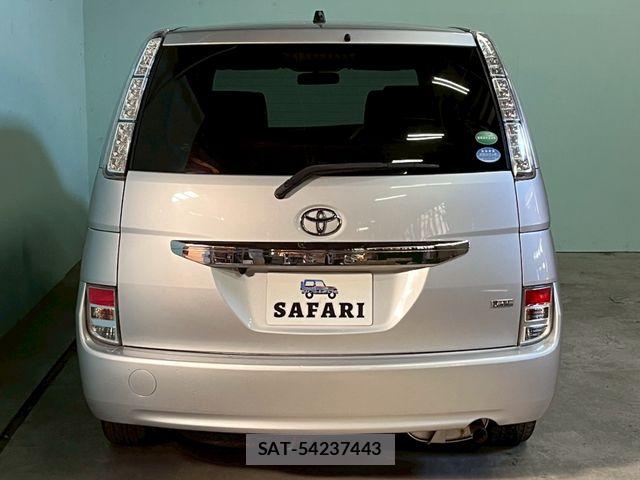 Toyota ISIS 2013-06 7724354-9