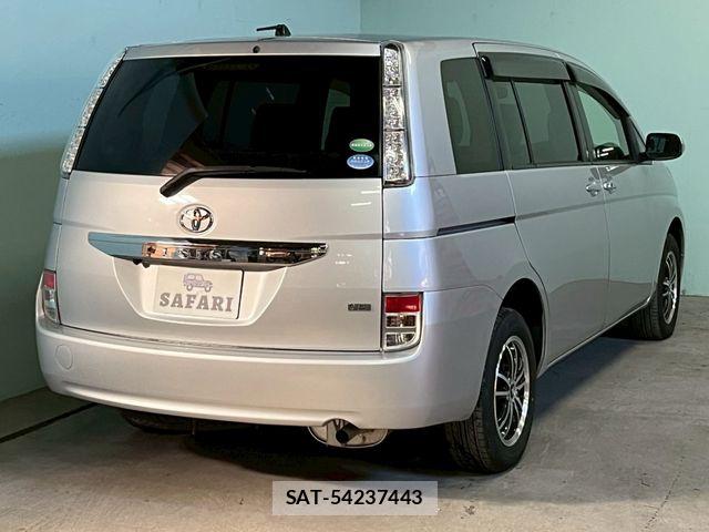 Toyota ISIS 2013-06 7724354-10