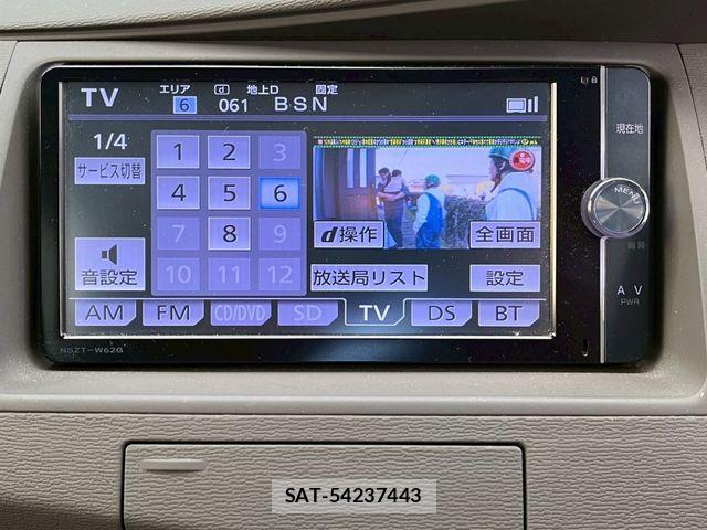 Toyota ISIS 2013-06 7724354-15