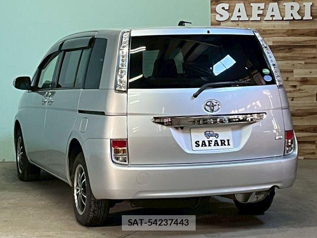 Toyota ISIS 2013-06 7724354-1