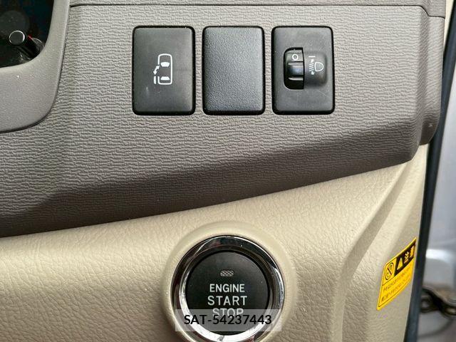 Toyota ISIS 2013-06 7724354-19
