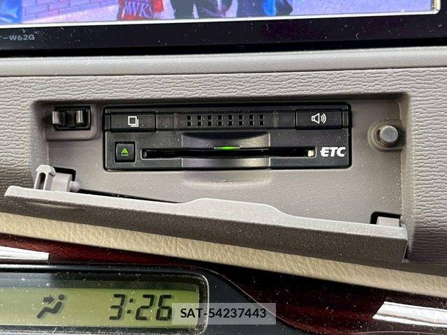 Toyota ISIS 2013-06 7724354-20
