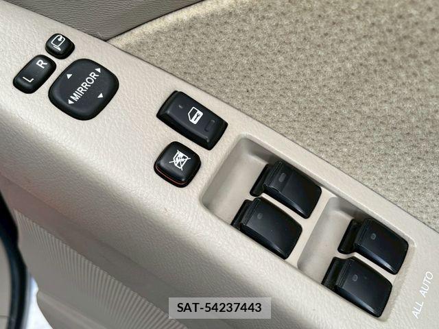 Toyota ISIS 2013-06 7724354-21