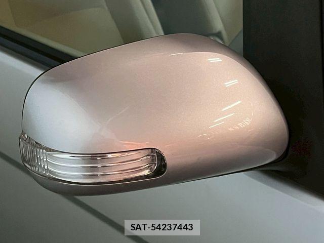 Toyota ISIS 2013-06 7724354-24