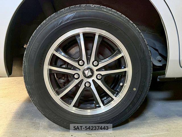Toyota ISIS 2013-06 7724354-26
