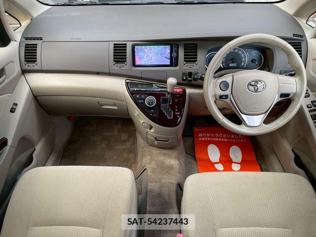 Toyota ISIS 2013-06 7724354-2
