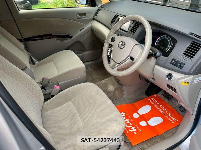 Toyota ISIS 2013-06 7724354-3