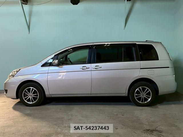 Toyota ISIS 2013-06 7724354-8