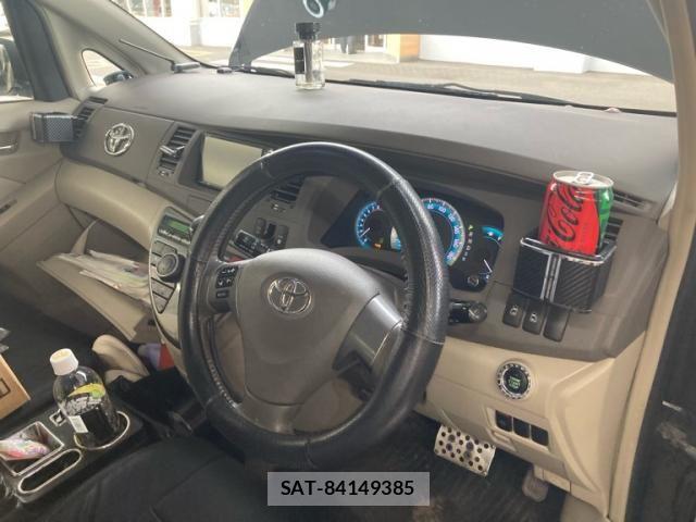 Toyota ISIS 2009-11 8036099-9