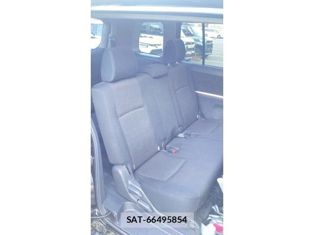 Toyota ISIS 2012-12 8074122-9