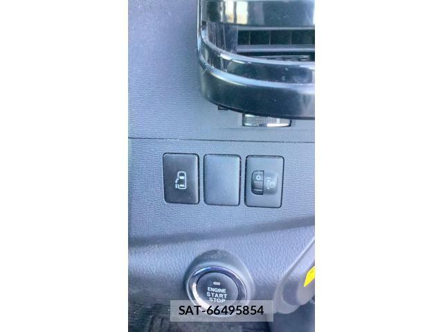 Toyota ISIS 2012-12 8074122-16