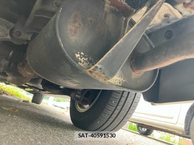 Toyota ISIS 2010-04 8099748-12