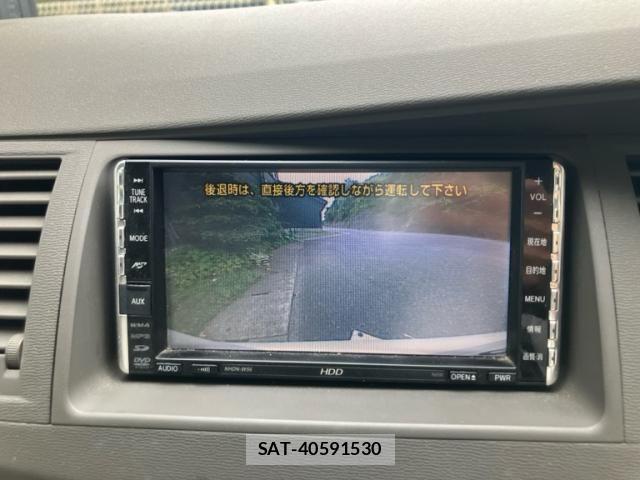 Toyota ISIS 2010-04 8099748-21