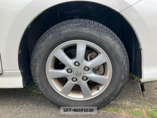 Toyota ISIS 2010-04 8099748-3