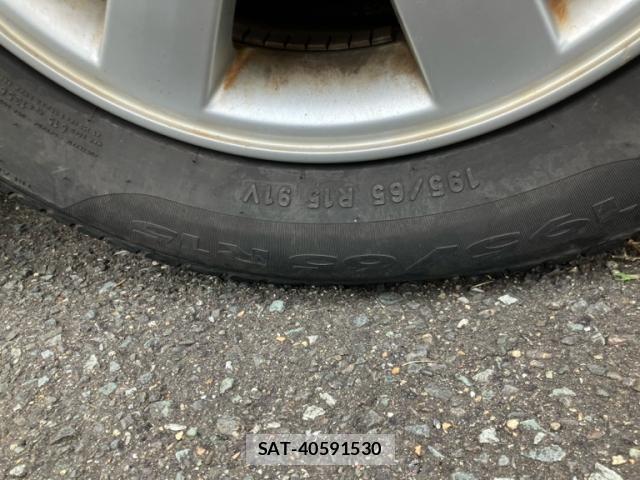 Toyota ISIS 2010-04 8099748-4