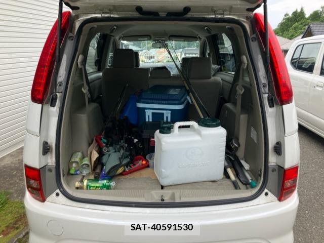 Toyota ISIS 2010-04 8099748-7