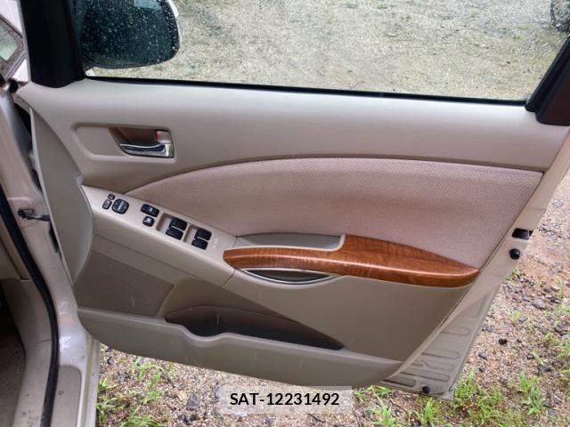 Toyota ISIS 2009-11 8130636-17