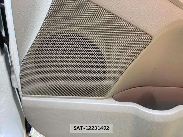 Toyota ISIS 2009-11 8130636-18