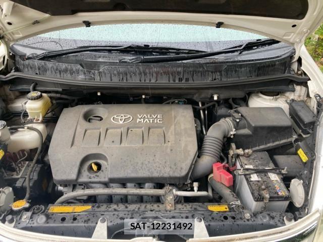Toyota ISIS 2009-11 8130636-8