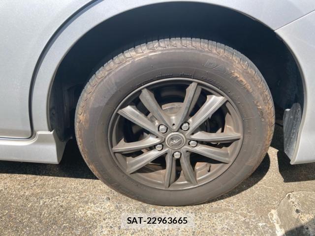 Toyota ISIS 2011-09 8130635-9
