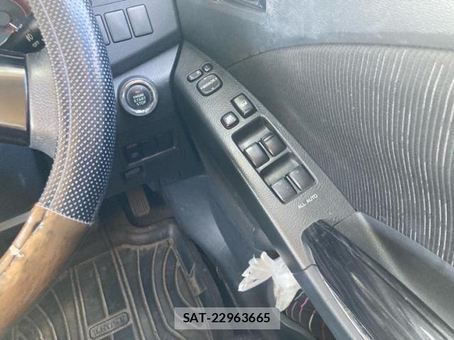 Toyota ISIS 2011-09 8130635-13