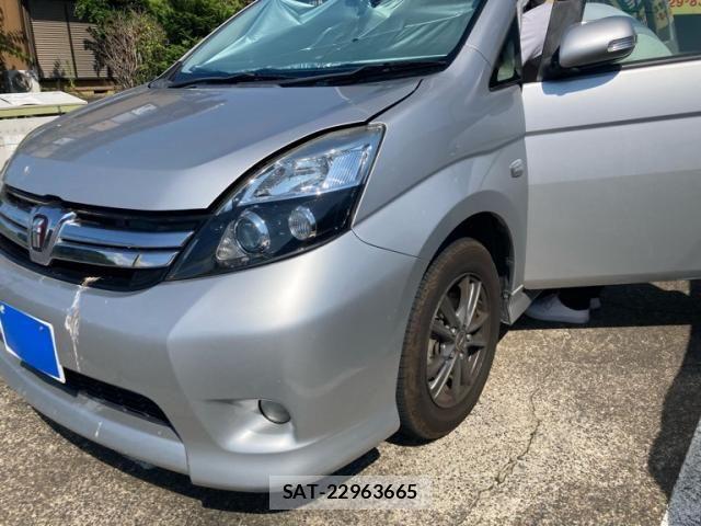 Toyota ISIS 2011-09 8130635-1