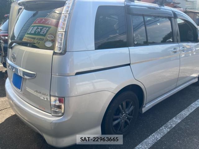Toyota ISIS 2011-09 8130635-2