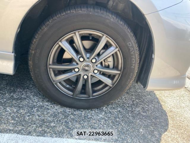 Toyota ISIS 2011-09 8130635-6