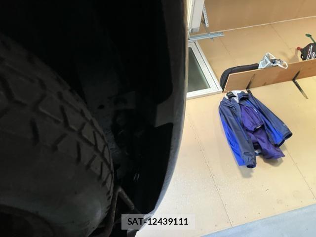 Toyota ISIS 2013-10 8314887-11