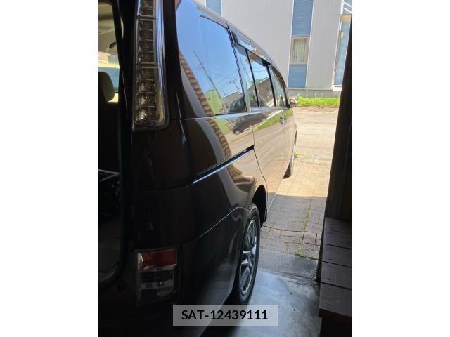 Toyota ISIS 2013-10 8314887-14