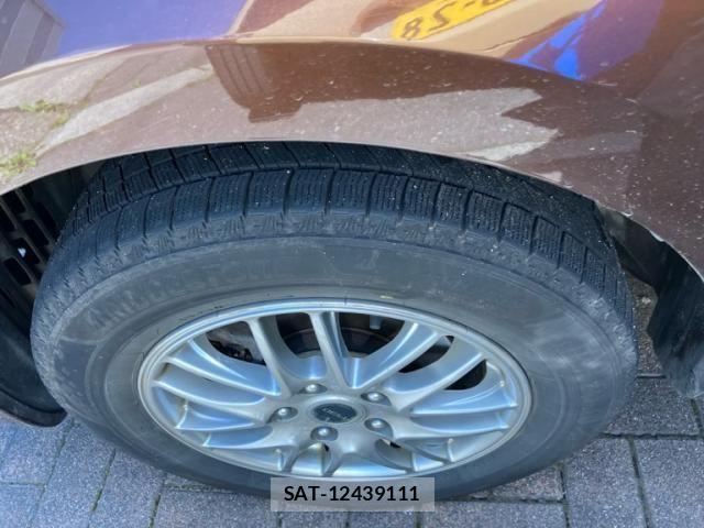 Toyota ISIS 2013-10 8314887-16