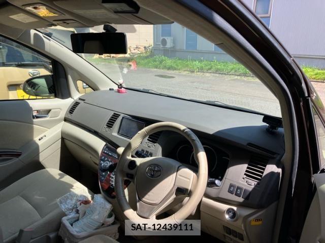 Toyota ISIS 2013-10 8314887-19