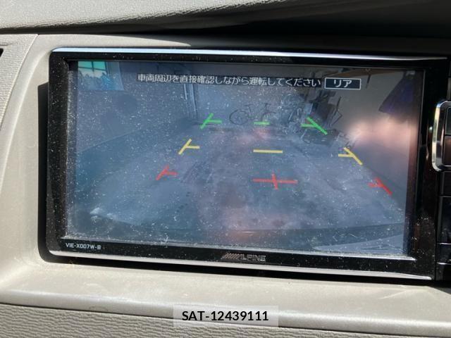 Toyota ISIS 2013-10 8314887-25