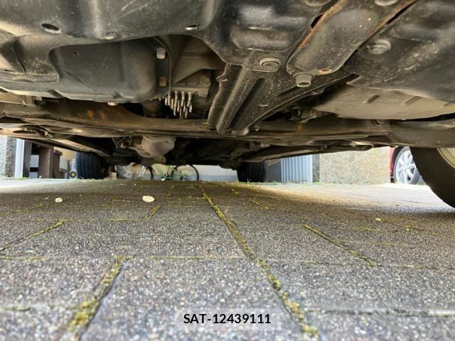 Toyota ISIS 2013-10 8314887-3