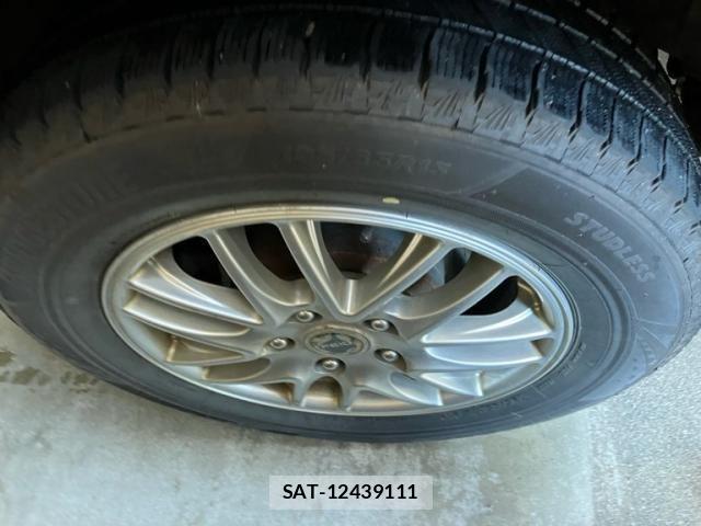 Toyota ISIS 2013-10 8314887-8