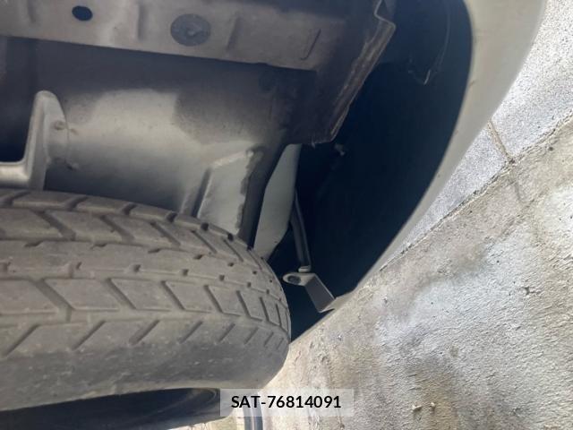 Toyota ISIS 2010-05 8366409-11