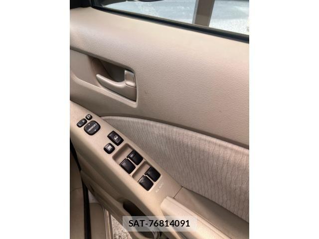 Toyota ISIS 2010-05 8366409-14