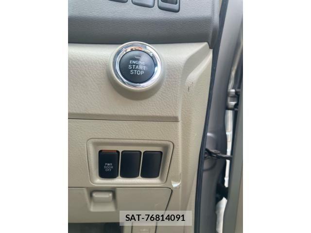 Toyota ISIS 2010-05 8366409-15