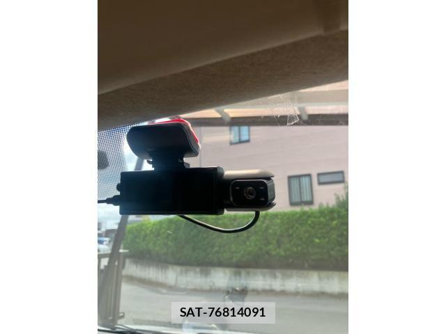 Toyota ISIS 2010-05 8366409-18