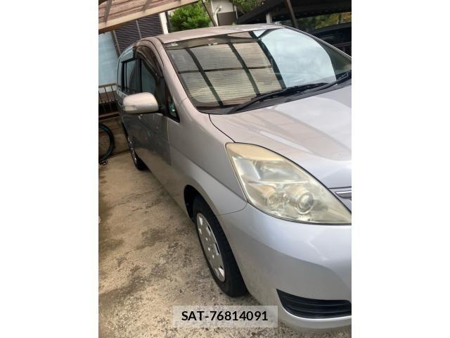 Toyota ISIS 2010-05 8366409-3