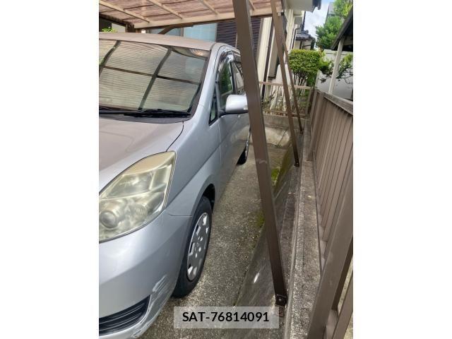 Toyota ISIS 2010-05 8366409-4