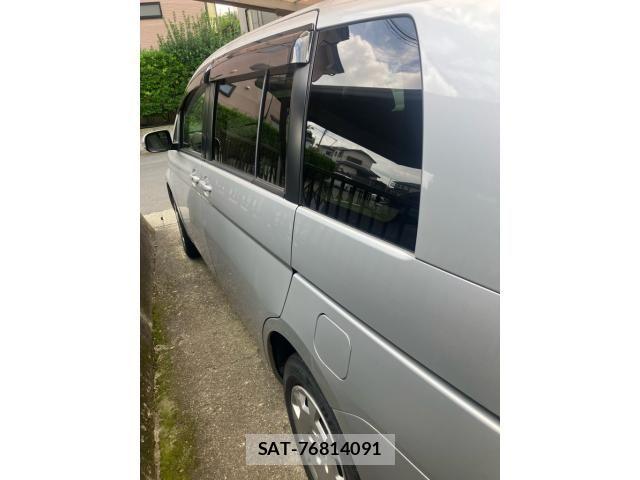Toyota ISIS 2010-05 8366409-5