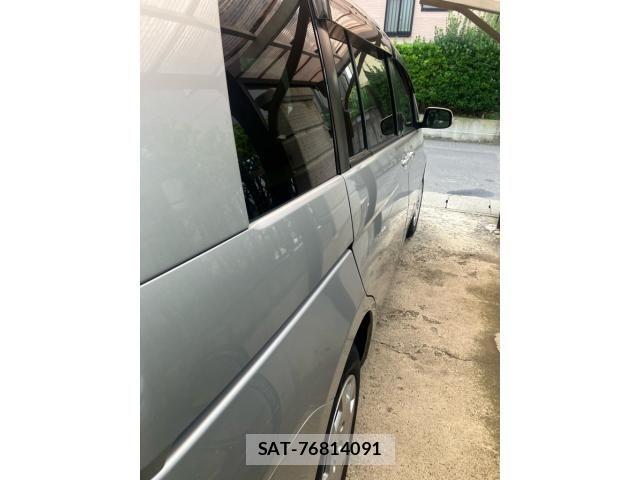 Toyota ISIS 2010-05 8366409-6
