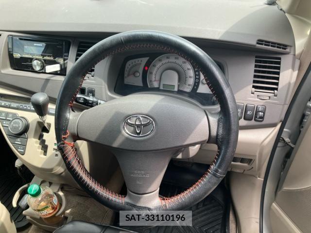 Toyota ISIS 2006-02 8366410-13